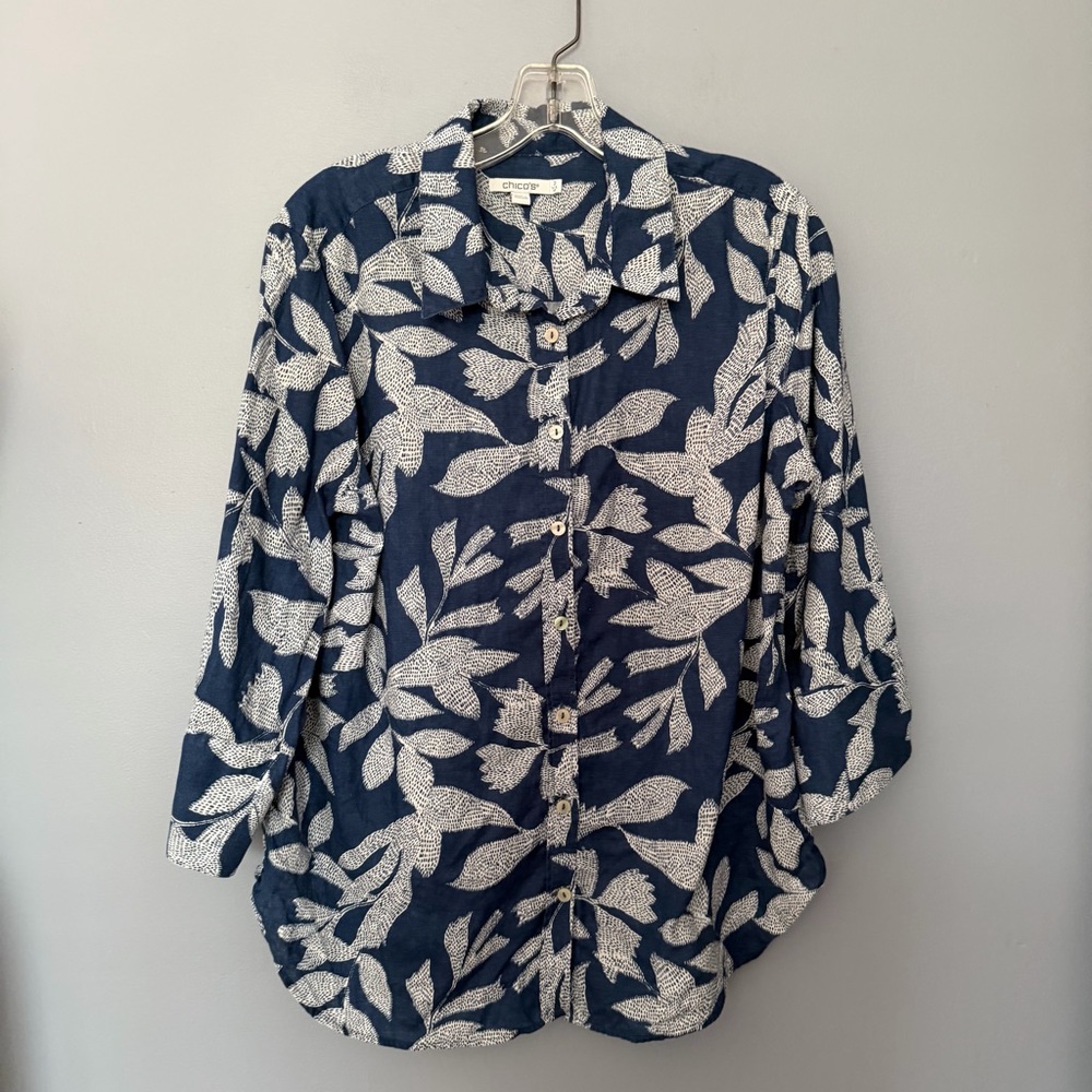 Chico’s Navy & White Leaf-Pattern Button-Down Shi… - image 1
